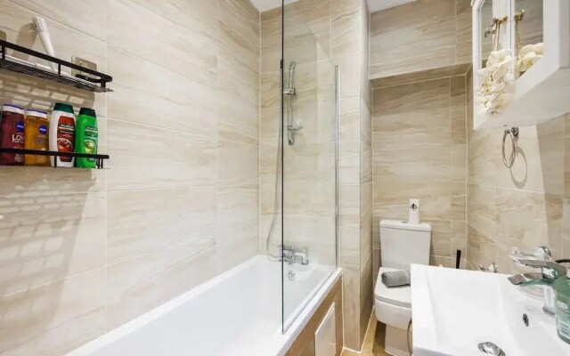 Kensington Charming and Bright Flat