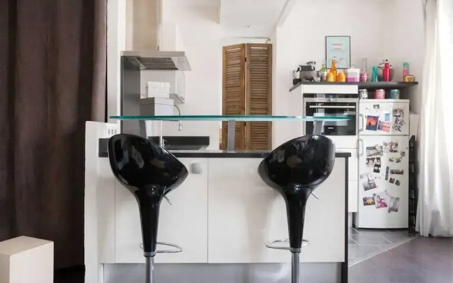 Modern Studio Bastille Smartrenting