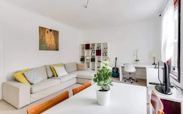 Sunny & Stylish 2bed Duplex in Maida Vale