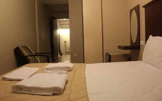 Mono Suites