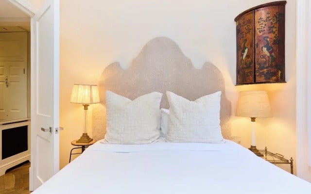 The Kensington Designer's Retreat -1bdr Flat