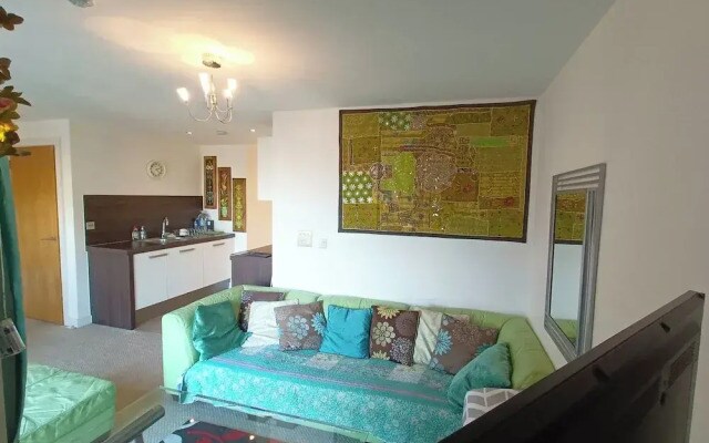 1 Bed Flat - Sleeps 5 - Pets - Garden - Parking