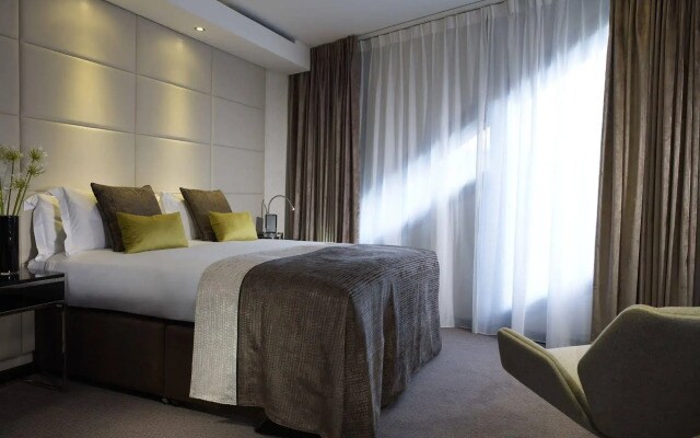 Montcalm East, Autograph Collection