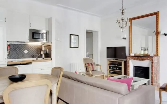 Eiffel Market Charming 2 Bed Apt Near Invalides