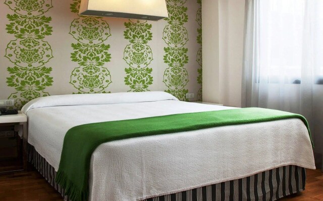 Nh Suites Prisma