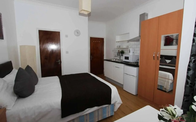Melrose Aparthotel
