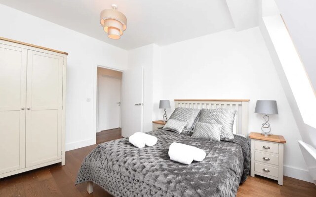 Modern & Spacious 2 Bed Apartment at Clapham Junction