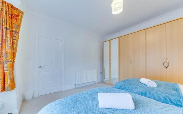 3BR Detached Bungalow w/Parking