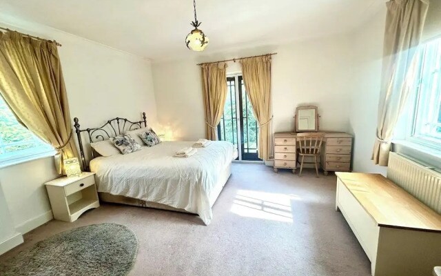Private Lincoln Retreat - 4 Bedroom House