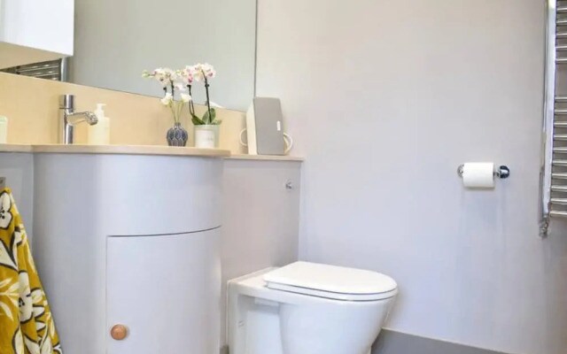 Stunning 2 Bedroom House in Chiswick