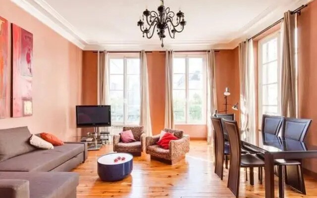 Flat on St.Honoré Square