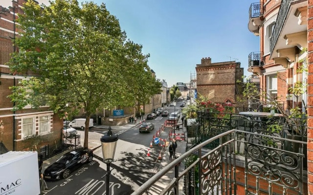 8 Million Home Cadogan Square Access