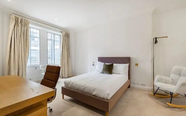 Luxury 3BR Mayfair Apartment Near Green Park