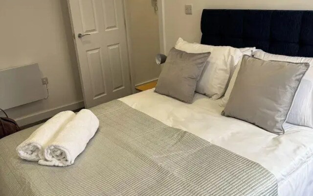 Bright & Cozy Hull Stay