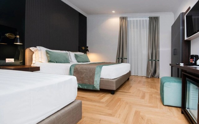 Hotel 77 Seventy-Seven