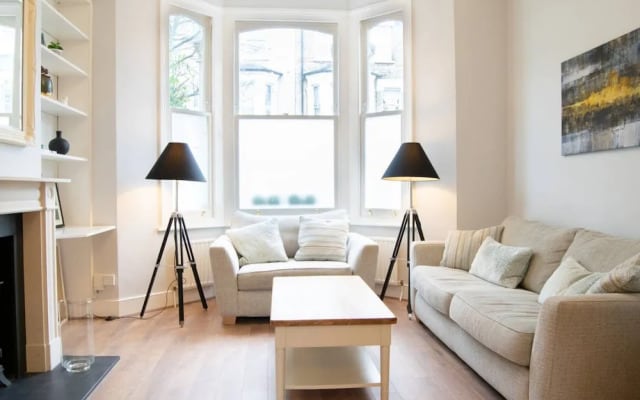 2 Bedroom Apartment Close to Clapham Junction Station