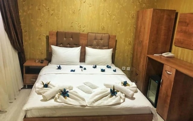 Big Molls Hotel