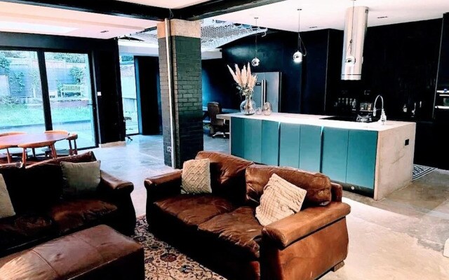 Remarkable 7-bed House in London