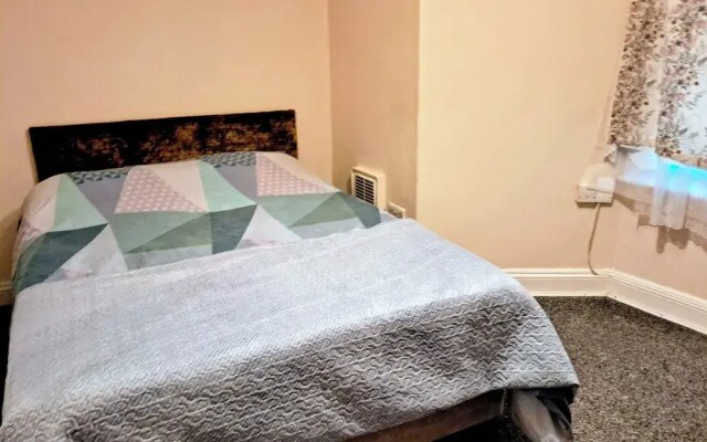 Apartment Sleeps 3 - Garden, Pets Welcome