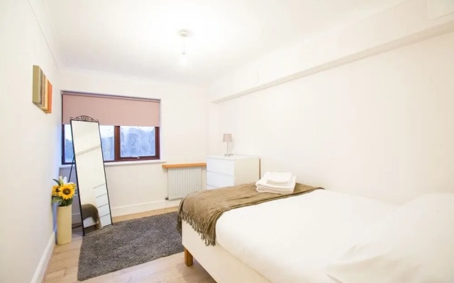 Three Bedroom Limehouse