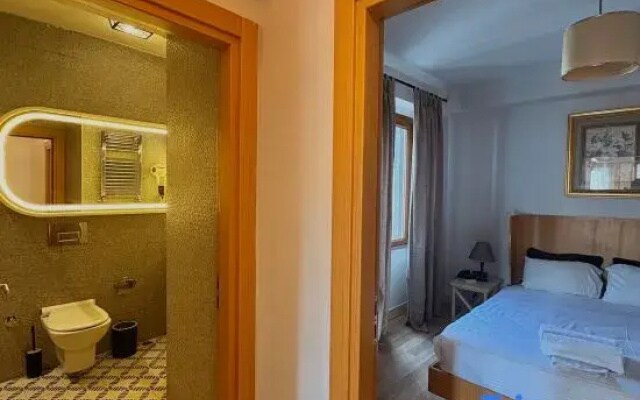 Taksim Square—1BR Deluxe Suite 06