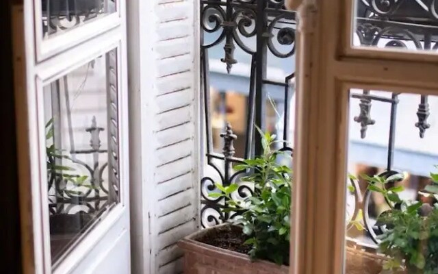 Splendid 5BR Family Apartment - Trocadero