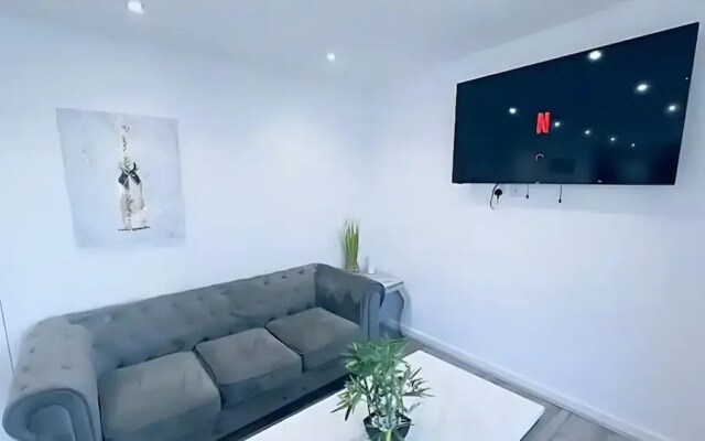 Charming 2-bed Apartment in Liverpool