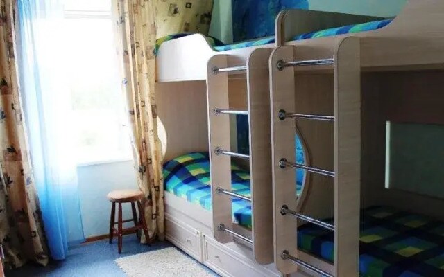 8 floor hostel