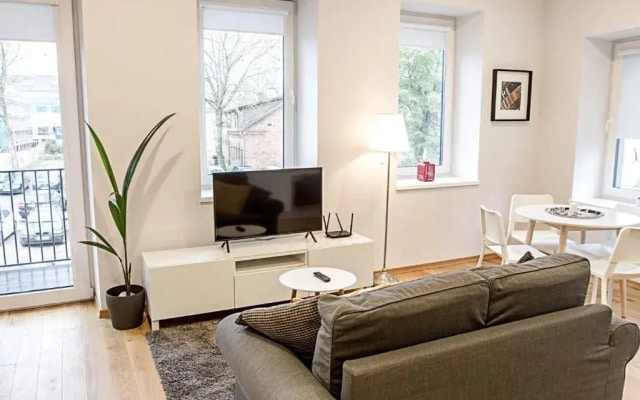 Modern 1BD Apartment in Old Town by Hostlovers