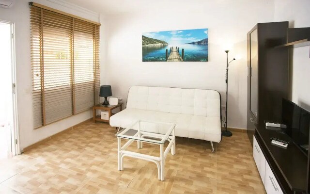 Center & White Town Apartment