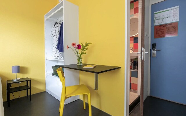Hans Brinker Hostel