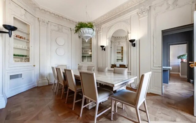 Luxury 3BR Flat Near the Champs Elys es