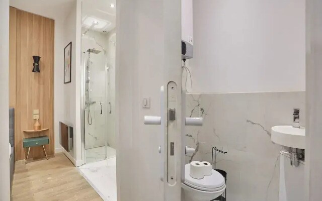 The Upper Marais Superb Apartment for 8 People