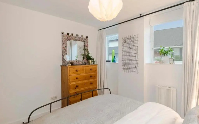 The Nook Tower Bridge- Sleeps 4 with free WIFI