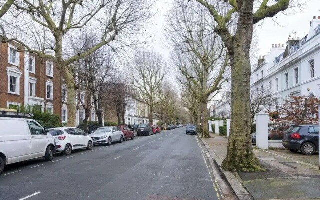 Contemporary 1 Bedroom Apartment in Hammersmith, London