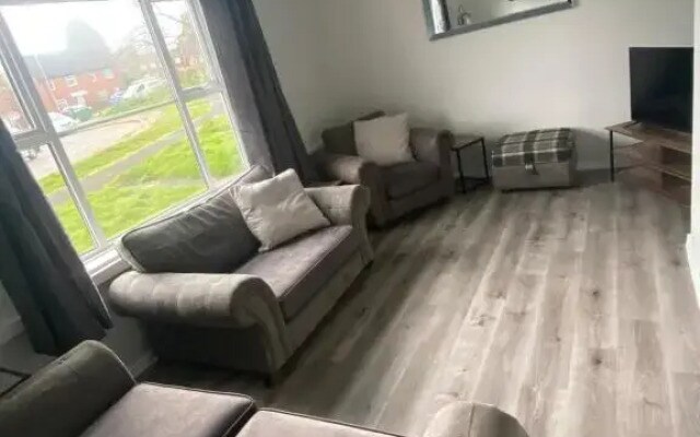 Spacious & Modern 3 Bed House