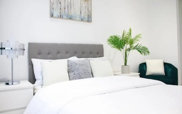 Guthrum Place 3bedroom Luxury Apt Royal Wharf Dock