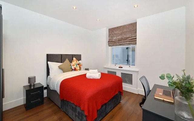 Notting Hill Apartment with Terrace
