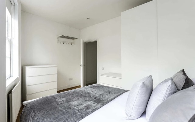 Bright Marylebone Apartment