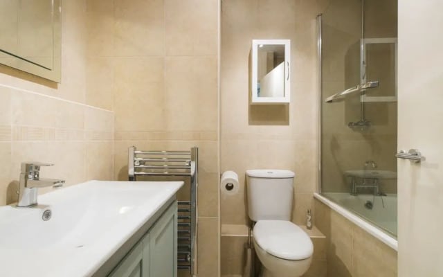 Sublime 1 bed flat with Thames view