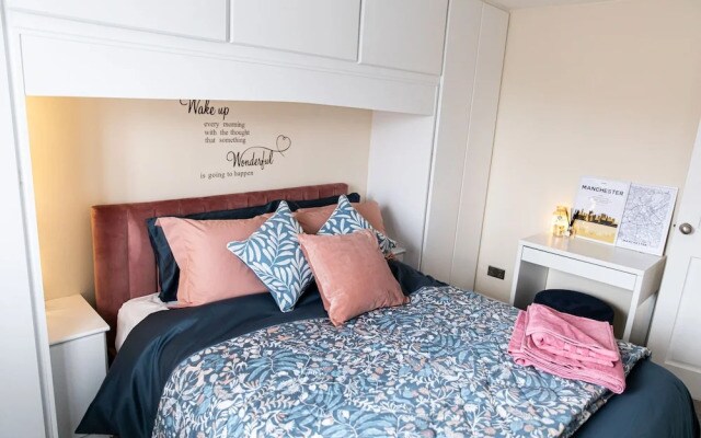 3 Bed House - Sleeps 6 - Garden - Parking - Wifi