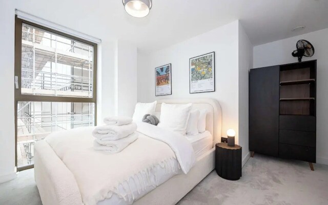 Supernova Suite City Views
