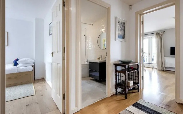 Panoramic Docklands Home