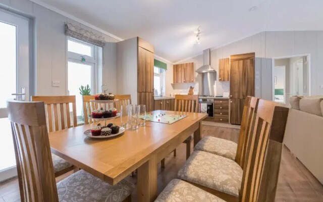 Sure Studio by Best Western Brackenborough Lakes & Resort