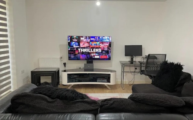 2 Bed-sleeps4-parking-balcony-nearcitycentre