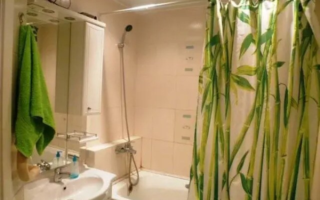 8 floor hostel