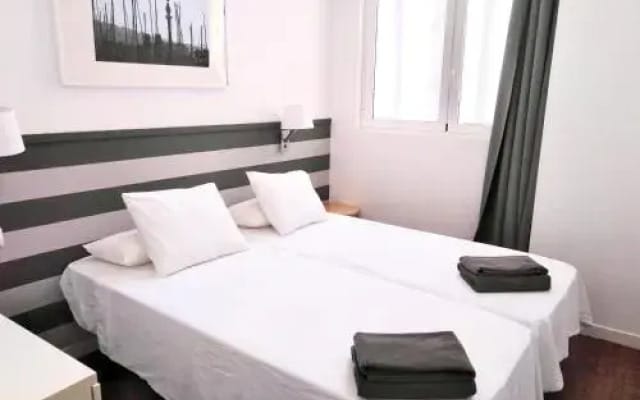 Stylish Modern Gracia Apartment 2A