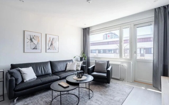 Top Floor Luxury - 2BR Scandi Home