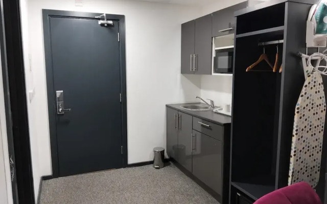 1 Bed Flat - Sleeps 2 - Parking - Wifi