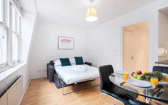 Holborn Penthouse Apartment with Terrace